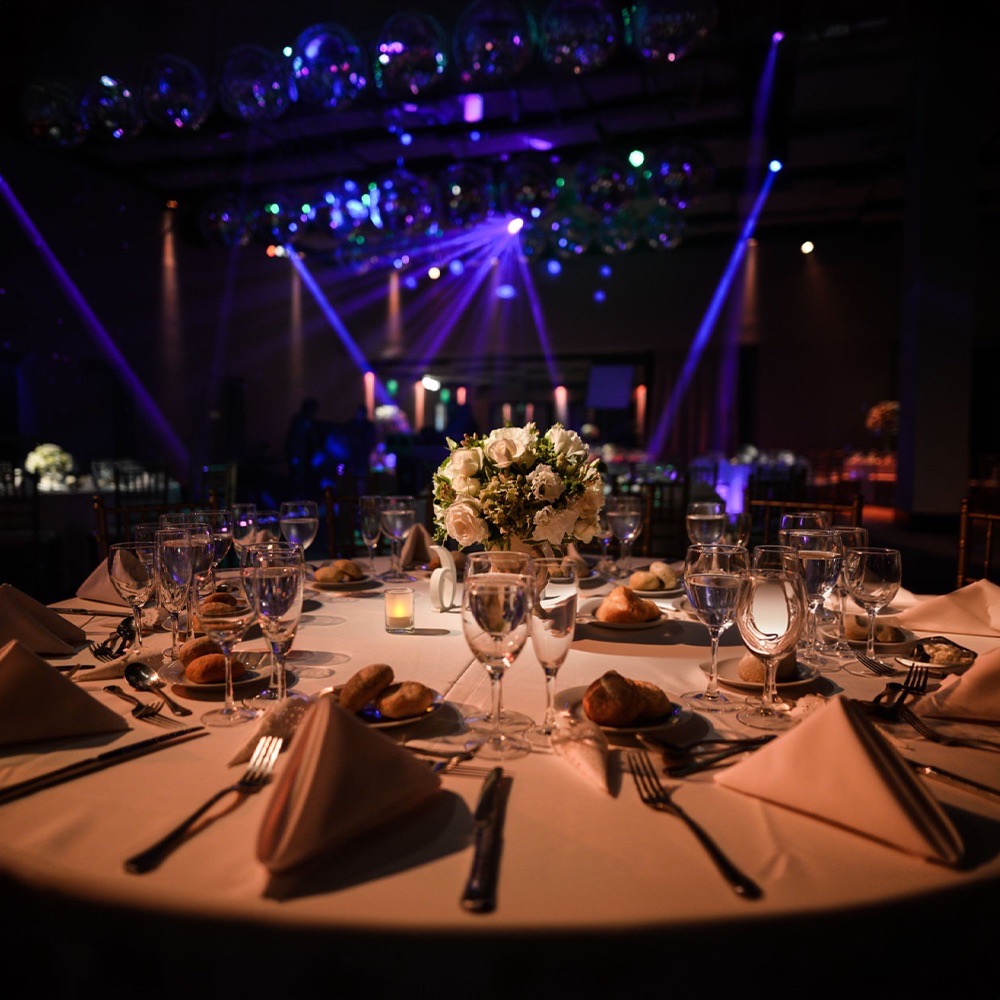 Uplit banquet hall during a Traworld corporate gala dinner