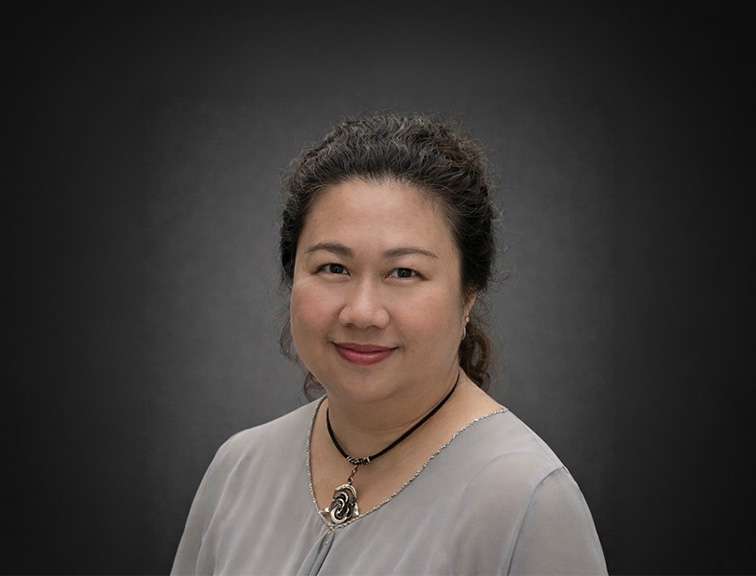 Portrait of Vera Chang, CEO of Traworld